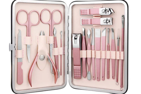 Trusa completa Mani Pedi de 18 piese din OTEL Inoxidabil si Accesorii Pentru Ingrijire Faciala