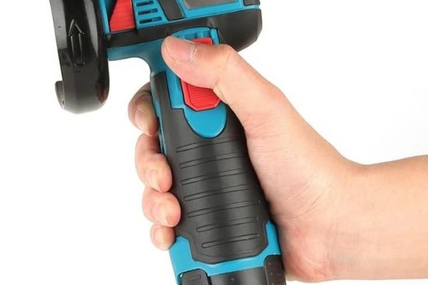 Trusa Polizor Mic cu 2 Acumulatori 12V