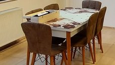 Set masa extensibila picioare lemn, blat sticla securizata +6 scaune tapitate Fusion Homs maro 80x 170 cm