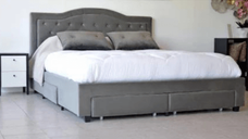 Pat, 160 x 200 cm, Terasino gri cu 4 sertare, tapitat catifea, somiera inclusa