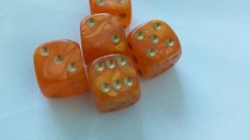Set de zaruri perlate portocalii 16 mm - 2 bucati