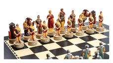 Set sah cu piese tematice Grecii si Romanii cu tabla cu efect de abanos