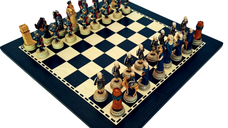 Set sah cu piese tematice Romanii vs Arabii cu tabla cu efect de abanos