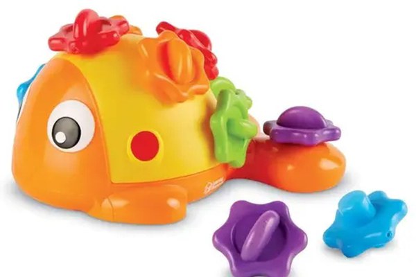 Joc de motricitate Pestele Finn Learning Resources, 12 solzi, plastic, 18 luni+, Multicolor