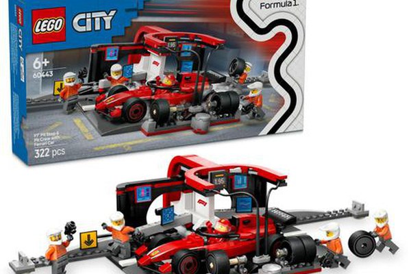 LEGO® City - Boxa si mecanici F1® cu masina Ferrari 60443, 322 piese
