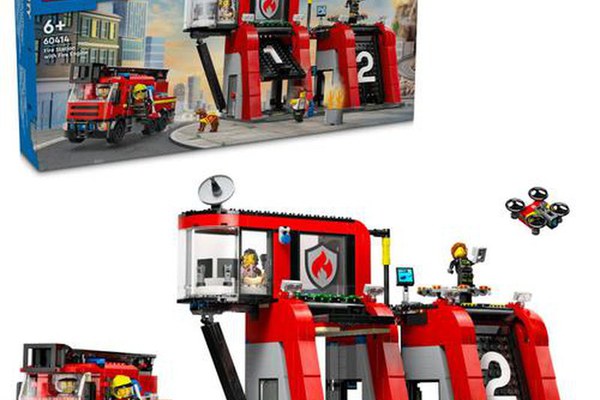 LEGO® City - Statie si camion de pompieri 60414, 843 piese