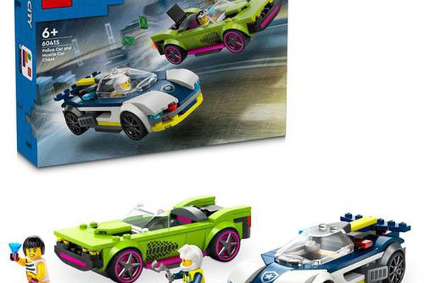 LEGO® City - Urmarire cu masina de politie si masina puternica 60415, 213 piese