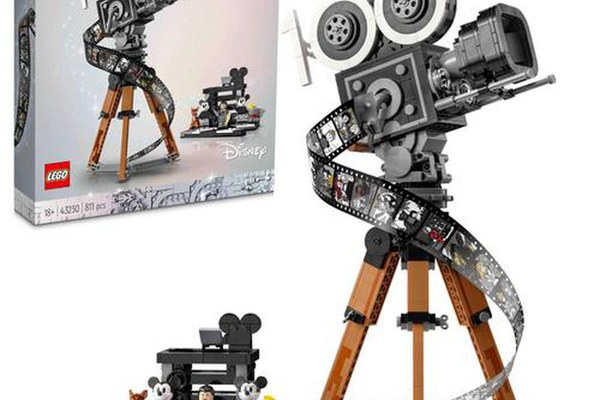 LEGO® Disney - Camera de filmat - Omagiu pentru Walt Disney 43230, 811 piese