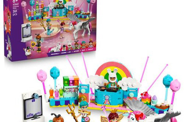 LEGO® Friends - Bal mascat cu unicornul si zana 42661, 261 piese