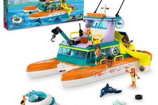 LEGO® Friends - Barca de salvare pe mare 41734, 717 piese