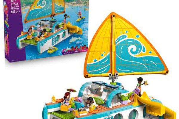 LEGO® Friends - Calatoria aventuroasa cu barca 42664, 685 piese