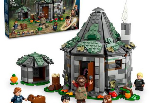 LEGO® Harry Potter™ - Coliba lui Hagrid: o vizita neasteptata 76428, 896 piese