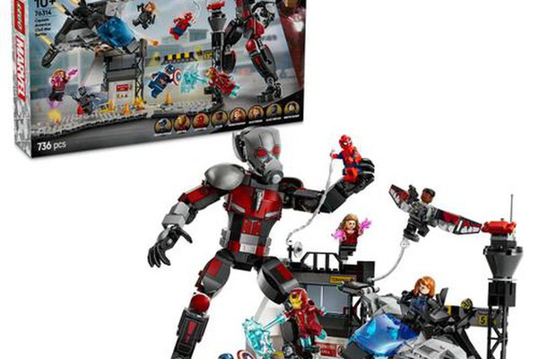 LEGO® Marvel - Batalia plina de actiune din Capitanul America: Razboi civil 76314, 736 piese