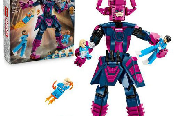 LEGO® Marvel - Figurina de constructie Cei patru fantastici vs. Galactus 76316, 427 piese