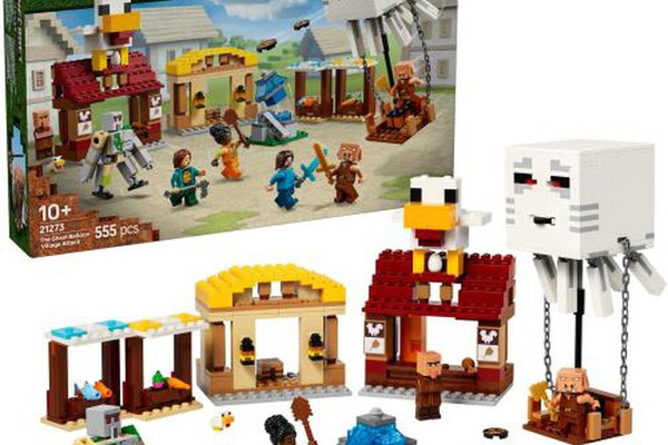 LEGO® Minecraft™ - Atacul baloanelor Ghast asupra satului 21273, 555 piese