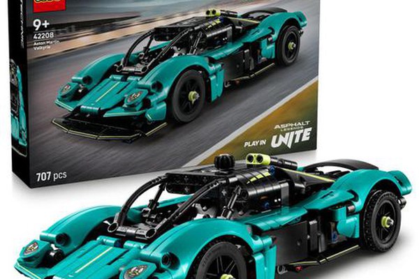 LEGO® Technic - Aston Martin Valkyrie 42208, 707 piese