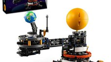 LEGO® Technic - Planeta pamant si luna pe orbita 42179, 526 piese