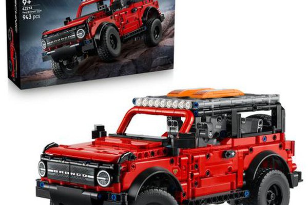 LEGO® Technic - SUV Ford Bronco® 42213, 943 piese