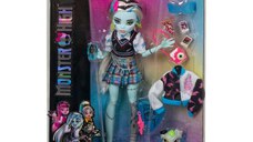 Papusa Monster High Frankie Stein, cu animalut si accesorii