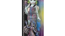Papusa Monster High Frankie Stein cu rochie, pantofi si accesorii