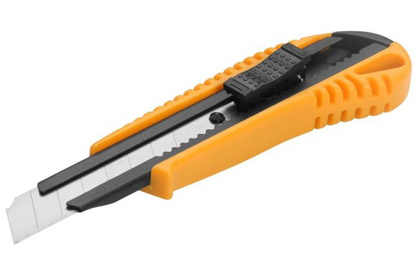 Cutter cu lama cu clic 18x100 mm