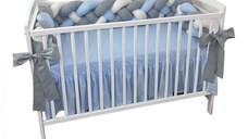 Aparatoare laterala patut bebe Deseda bumper impletita in 4 din bumbac 240 cm albastru pal-alb-gri