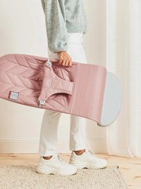 Balansoar BabyBjorn Bliss Dusty Pink din tesatura matlasata cu aspect delicat de petala - 5