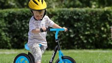Bicicleta de echilibru Malplay blackblue pentru copii, cadru din otel, roti de 12 inch, cu saua si ghidon reglabil