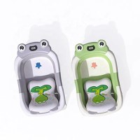 Cadita bebelusi ultrapliabila Little Mom Grey Frog, cu pernuta moale detasabila, termometru display digital,suport cap de dus, dop pentru evacuarea apei, material Non-Toxic, 0-36 Luni - 6