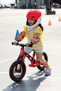 Casca Racing WhiteRed reglabila, orificii de ventilare, varsta 3-8 ani - 1