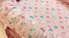 Cuib pentru Bebei din Bumbac Organic cu Doua Fete si Manere Twindeco Roz cu Unicorni