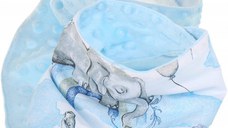 Esarfa moale pentru copii BabyMam, forma triunghiulara, sistem de prindere reglabil cu velcro moale, design 2-in-1 cu o fata din bumbac si una din minky blue