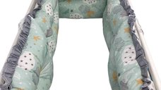 Lenjerie patut 120x60 cm cu 6 aparatori pufoase, cearsaf si paturica Nori cu luna vernil
