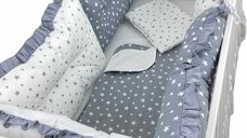 Lenjerie patut 140x70 cm cu 6 aparatori pufoase, cearsaf si paturica Mix stelute gri