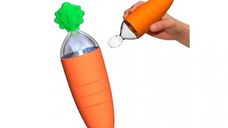 Lingurita speciala cu spatiu pentru depozitare mancare BO Jungle pentru bebelusi in forma de morcov