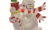 Om de zapada decorativ pentru Craciun cu jocuri de lumini LED multicolore