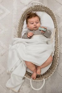 Paturica BabyLy usoara pentru copii multifunctionala din in cu margini din dantela alb 100x100cm - 4