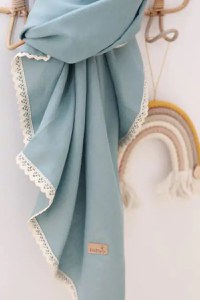 Paturica BabyLy usoara pentru copii multifunctionala din in cu margini din dantela culoarea marii 100x100cm - 3