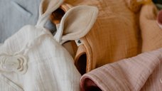 Paturica cu urechiuse Bibs Kangaroo ivory