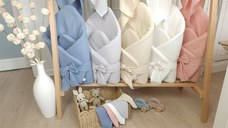 Paturica de infasat Qmini Gray, din muselina dubla, inchidere cu panglica, 75x75 cm