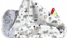 Paturica pentru copii BabyMam versatila, realizata cu doua fete, dimensiune 75 x 100 cm, model minky Safari