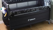 Patut de calatorie pentru copii, Kidnort, pliabil, multifunctional 3 in 1, din material Oxford 300, cu geantuta de depozitare, laterala culisanta, roti cu frana, accesorizat, Stugan Dark Grey