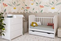 Patut din lemn Nichiduta Philip Alb 120x60 cm cu Laterala detasabila,Sertar cu roti,Margine din silicon pentru protectie dintisori,Design elegant,Vopsele si materiale sigure,3 Nivele reglare somiera,Margini rotunjite - 2