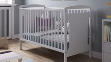 Patut din lemn pentru copii, Nichiduta Anya Whie, cu somiera reglabila pe 3 inaltimi distincte, dimensiune exterioara 125 x 65 cm