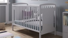 Patut din lemn pentru copii, Nichiduta Anya Whie, cu somiera reglabila pe 3 inaltimi distincte, dimensiune exterioara 125 x 65 cm