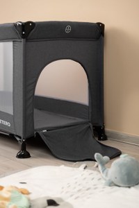 Patut pliabil pentru copii Caretero Basic Graphite cu un nivel,fereastra acces cu fermoar, saltea pliabila 120x690 cm si geanta transport incluse, greutate admisa 15 kg, dimensiune 125x66x75.5 cm - 1