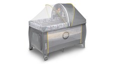 Patut pliant Lionelo Sven Plus Yellow Scandi cu doua nivele, cu arcada jucarii, masuta de infasat, vibratii, melodii  conform cu standardele europeane de securitate EN716 si EN12221