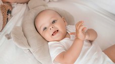 Perna cu adancitura impotriva plagioencefaliei Royal Baby Sand Sleepee