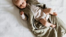 Sac de dormit 2 in 1 Swaddle Gri Sleepee 2,5 Tog