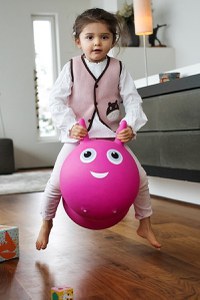 Saritor gonflabil si vehicul ride-on 2 in 1 Micro Air Hopper Pink 18-36 luni, greutate admisa 25 kg - 5